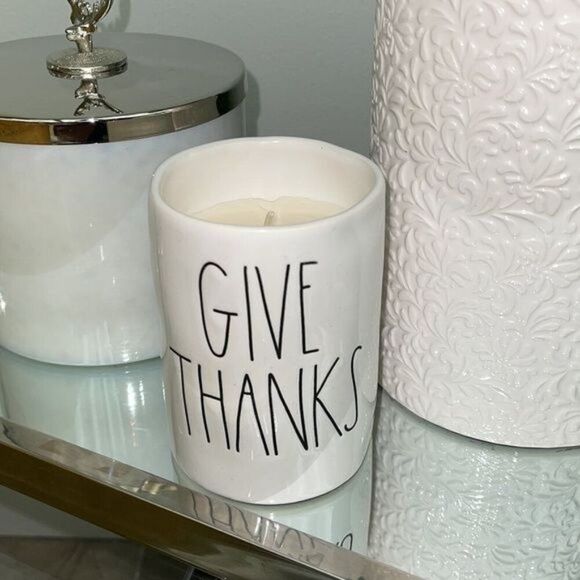 Rae Dunn ‘Give Thanks’ Autumn Leaves Scented Thanksgiving Candle 11.4 oz - Picture 2 of 5